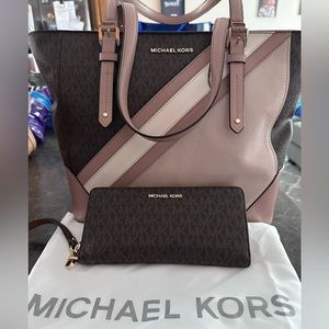 Michael Kors | Aria Large Pebbled Leather Tote Bag